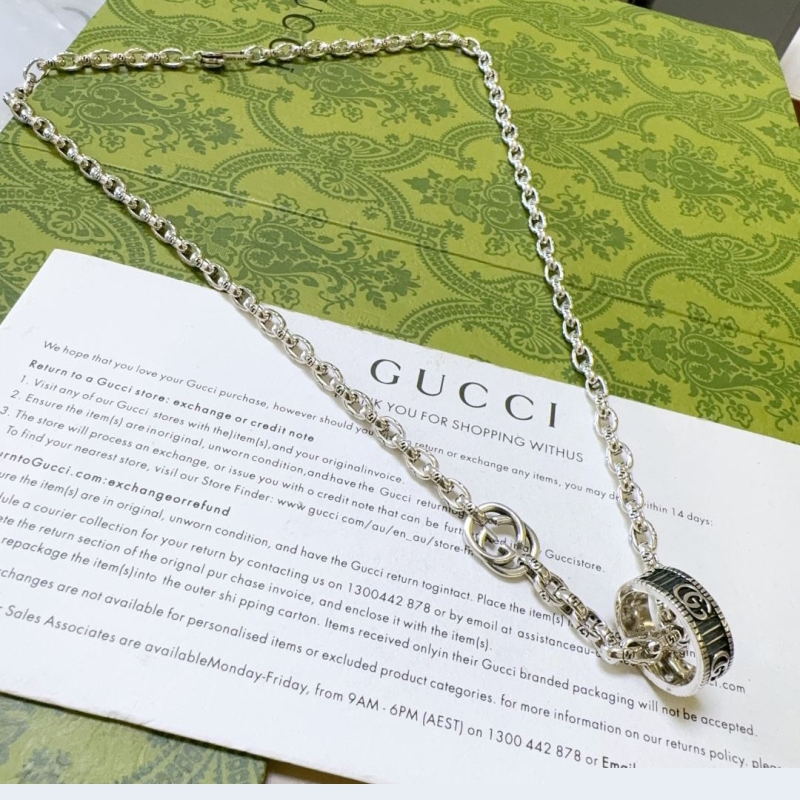 G*u*i necklaces